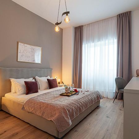 Loggia & Luxe 5Br Penthouse In Universitatii Area Bukarest Eksteriør billede