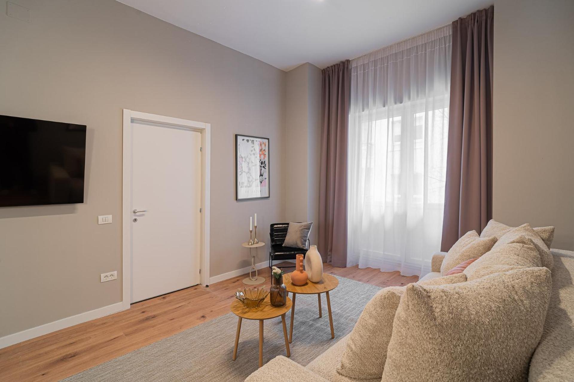 Loggia & Luxe 5Br Penthouse In Universitatii Area Bukarest Eksteriør billede