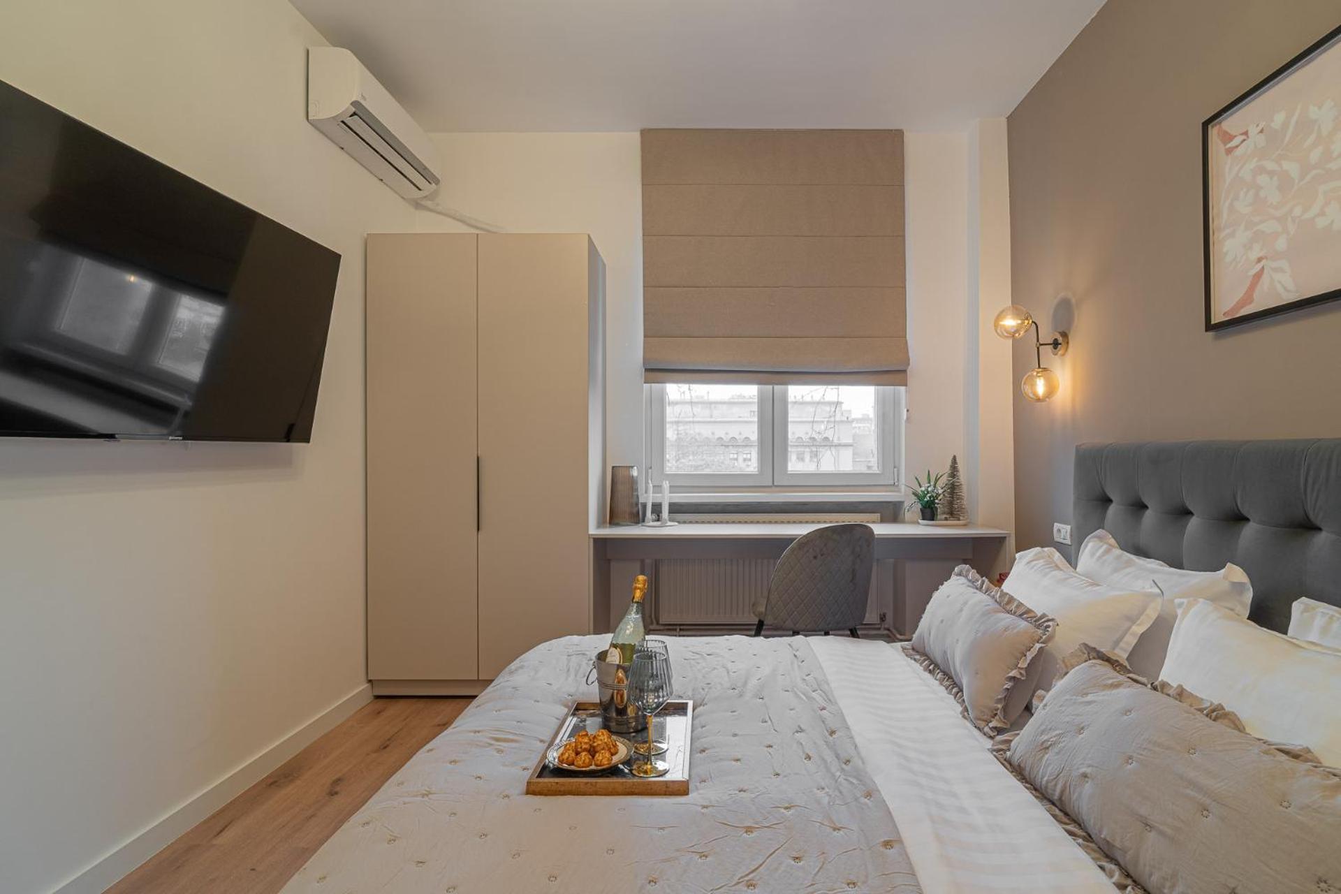 Loggia & Luxe 5Br Penthouse In Universitatii Area Bukarest Eksteriør billede