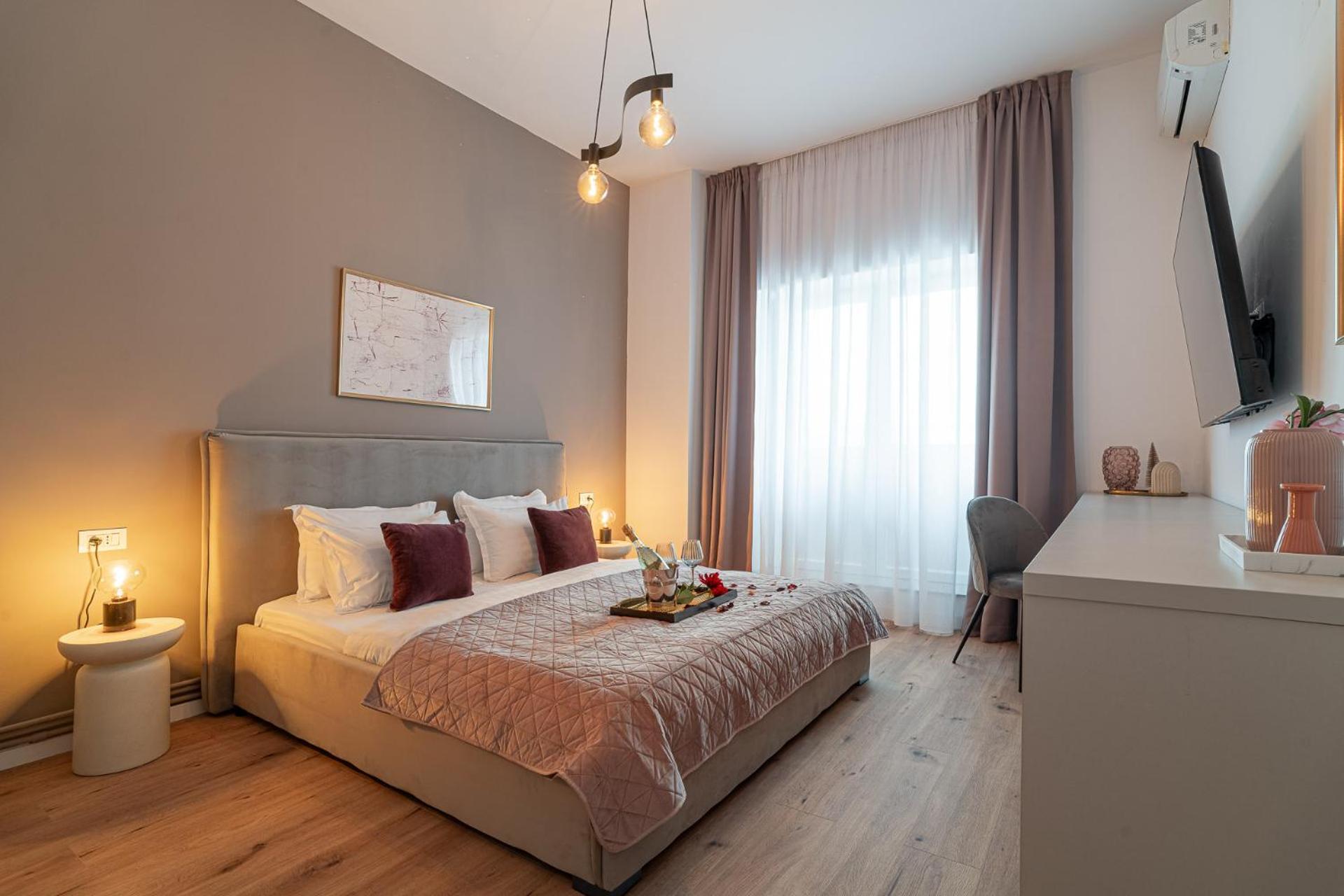Loggia & Luxe 5Br Penthouse In Universitatii Area Bukarest Eksteriør billede