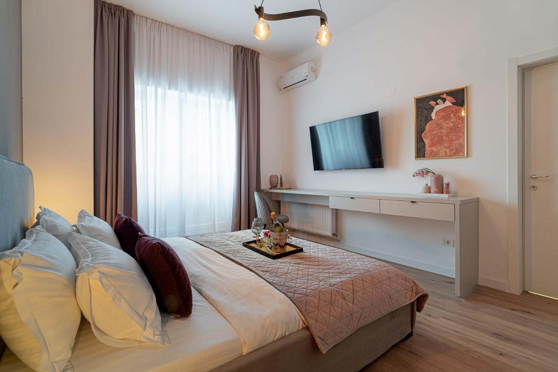 Loggia & Luxe 5Br Penthouse In Universitatii Area Bukarest Eksteriør billede