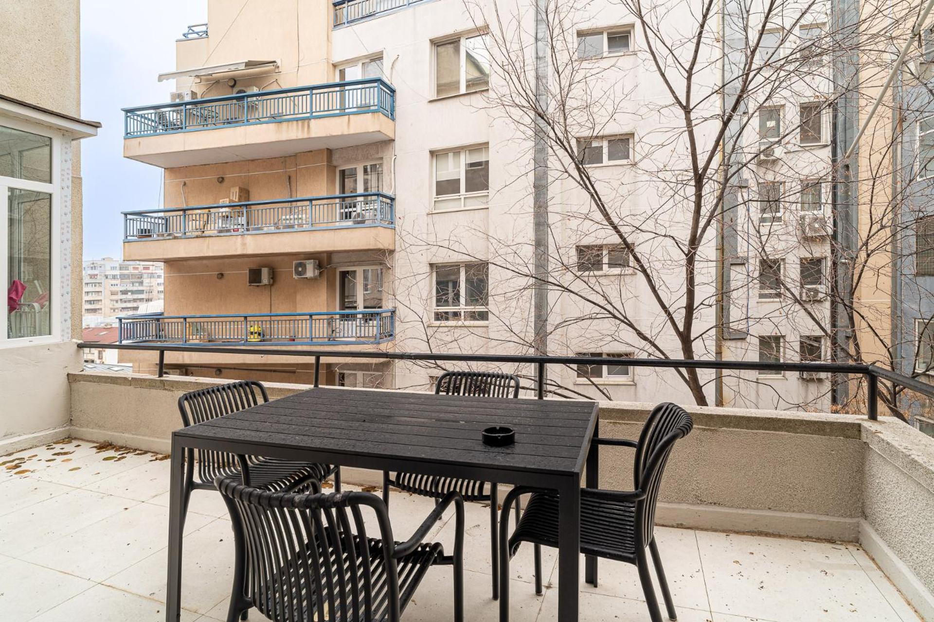Loggia & Luxe 5Br Penthouse In Universitatii Area Bukarest Eksteriør billede