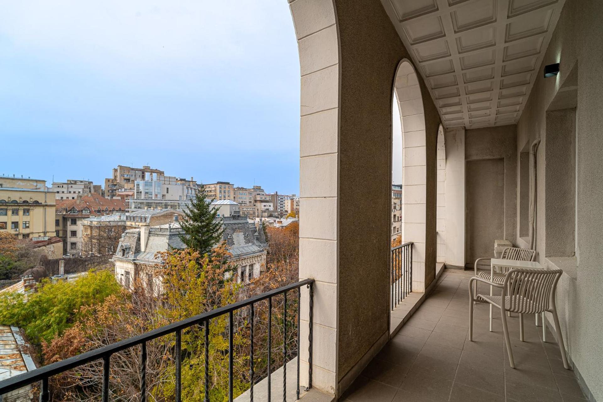 Loggia & Luxe 5Br Penthouse In Universitatii Area Bukarest Eksteriør billede